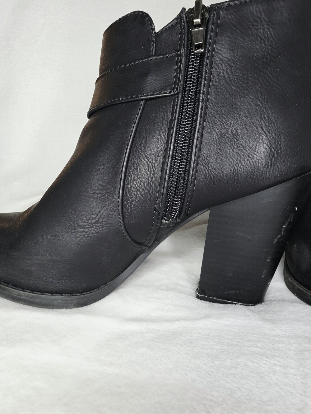 Heart In D Booties - Picture 6 of 9